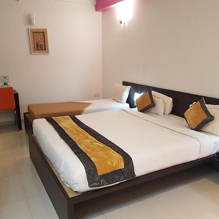 Hotel Golden View Shirdi Buitenkant foto