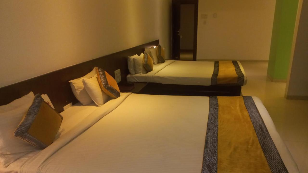 Hotel Golden View Shirdi Buitenkant foto