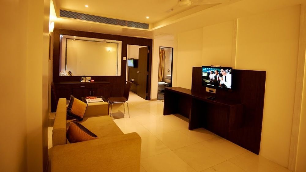 Hotel Golden View Shirdi Buitenkant foto