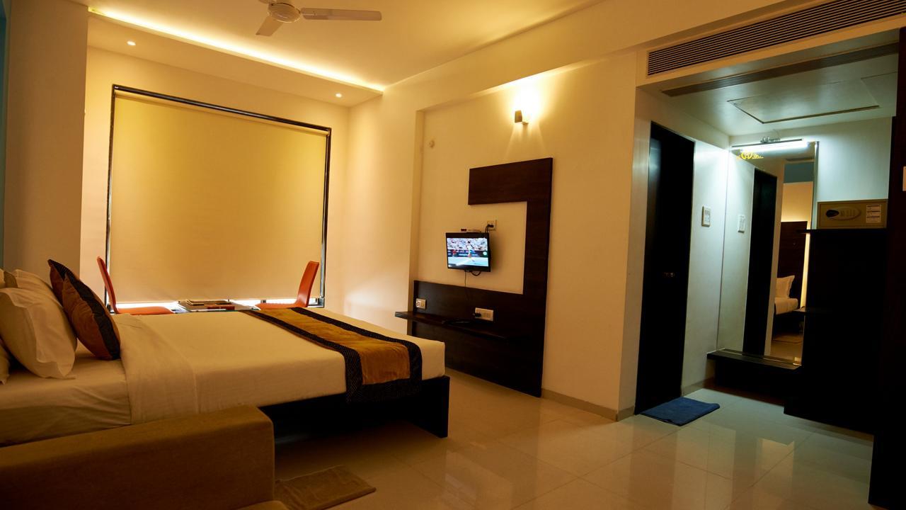 Hotel Golden View Shirdi Buitenkant foto