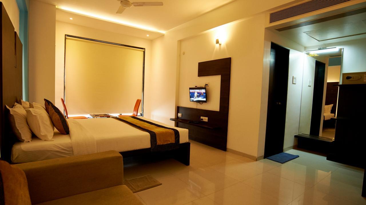 Hotel Golden View Shirdi Buitenkant foto