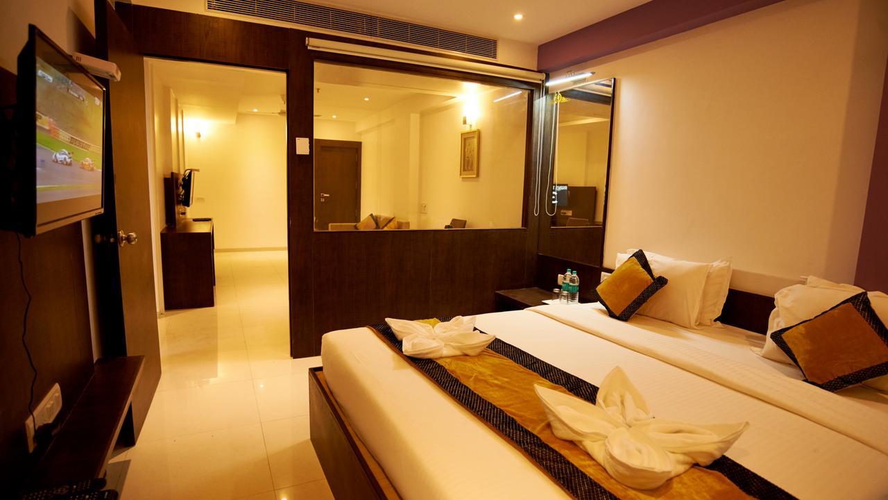 Hotel Golden View Shirdi Buitenkant foto