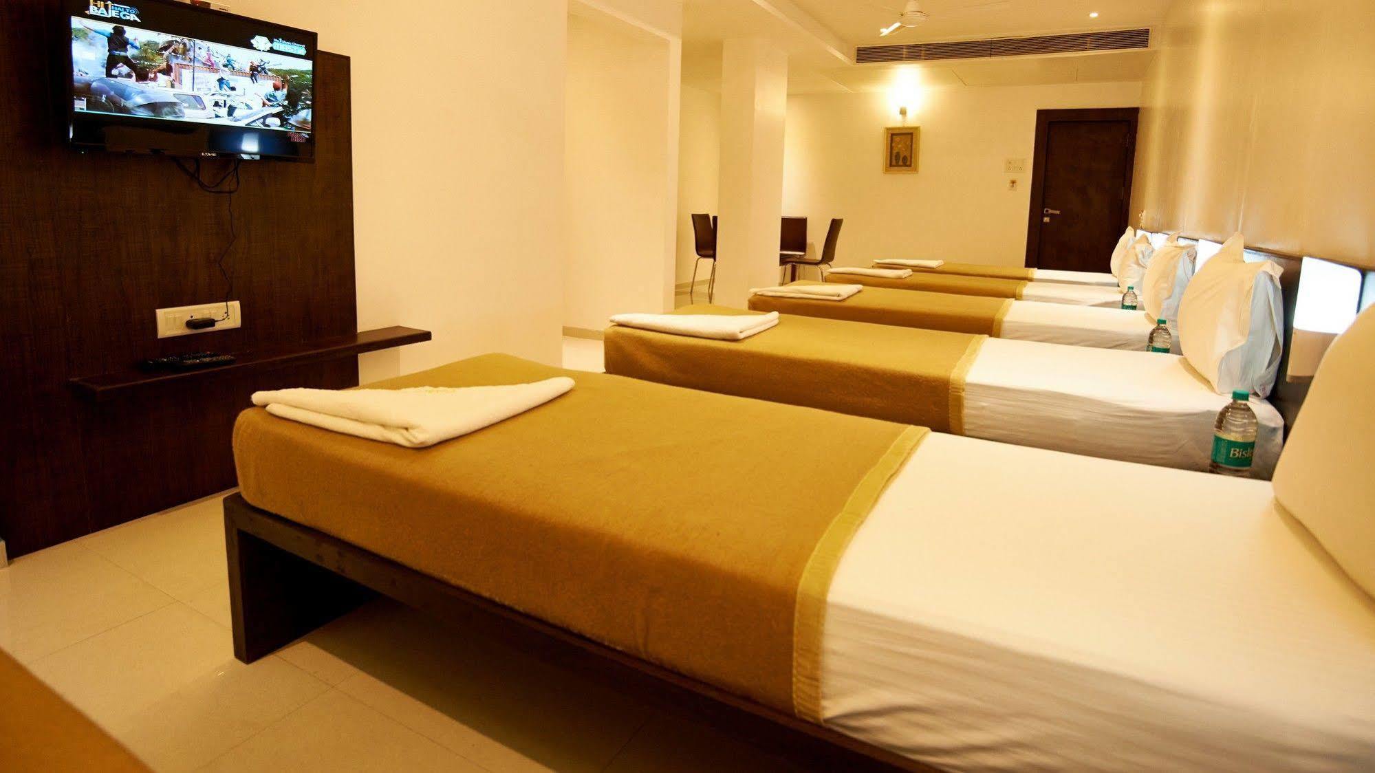 Hotel Golden View Shirdi Buitenkant foto