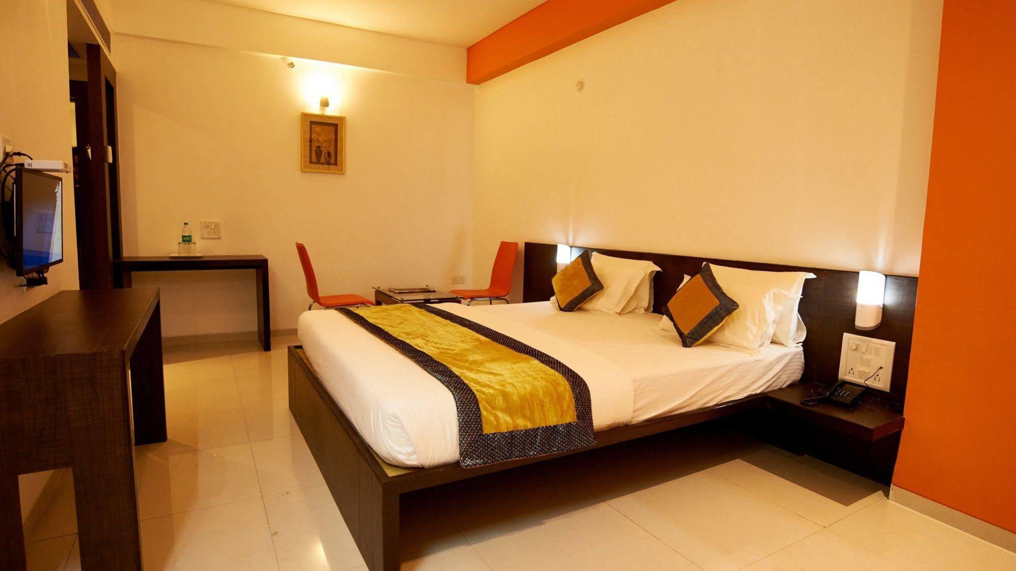 Hotel Golden View Shirdi Buitenkant foto