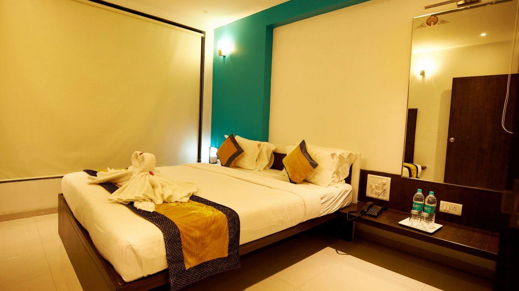 Hotel Golden View Shirdi Buitenkant foto