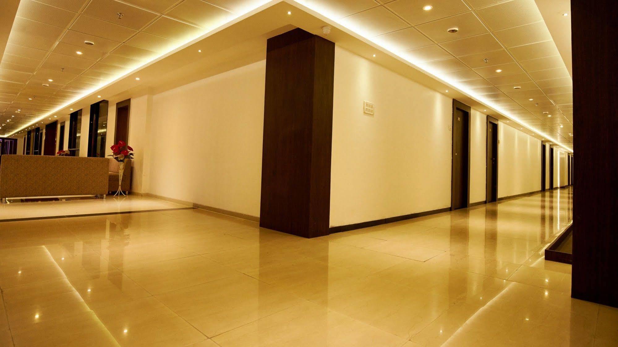 Hotel Golden View Shirdi Buitenkant foto