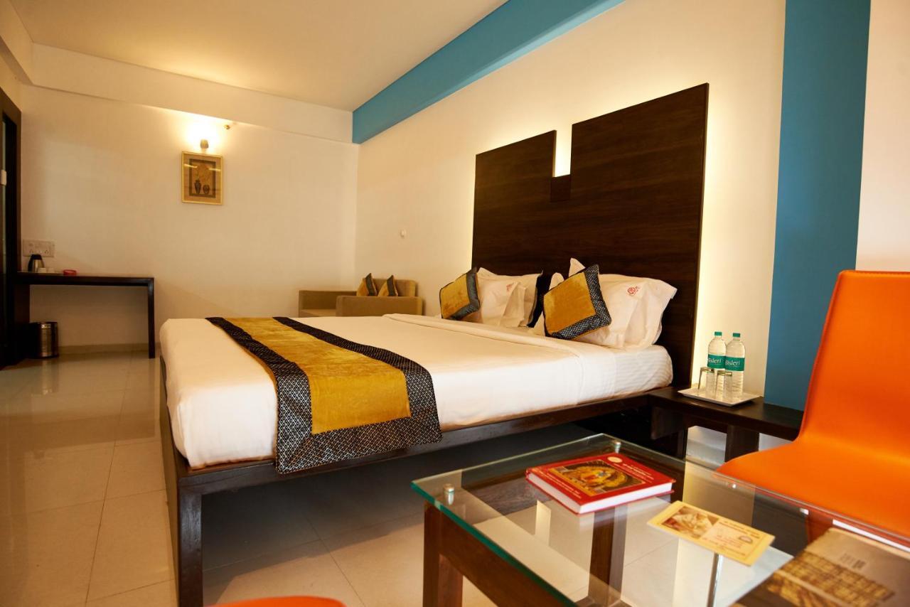 Hotel Golden View Shirdi Buitenkant foto